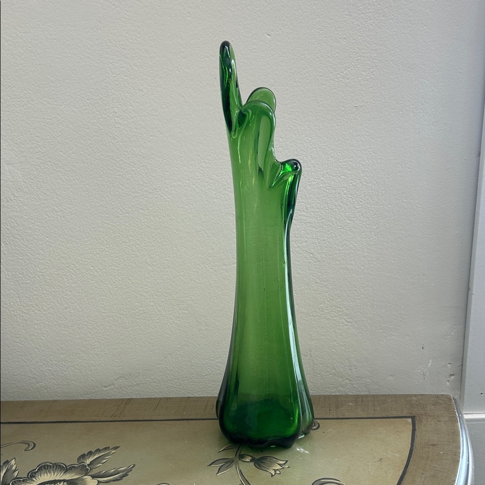 Elegant Green Glass Vase - Picture 2 of 5